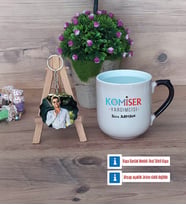 Komiser Yardımcısı Kupa Bardak Beyaz ve Fotoğraflı Ahşap Anahtarlık Hediye (Model 10)