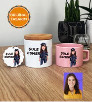 Kişiye Özel Karikatürlü Polis Hediye Seti Pastel Fincan, Kalemlik, Anahtarlık Kadın Polise Polisler Günü Hediyesi (Pembe)