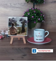 Fen Bilimleri Öğretmeni Fotoğraflı Dekoratif Taş, Ahşap Altlıklı Türk Kahvesi Fincanı Hediye (Model 6)