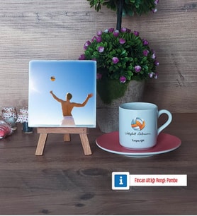 Voleybol Antrenörü Fotoğraflı Dekoratif Taş, Ahşap Altlıklı Türk Kahvesi Fincanı Hediye (Model 6)