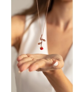 Gül Motifli 14 K Rose Gold Kaplama Kadın Kolye (Kırmızı)