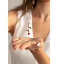 Gül Motifli 14 K Rose Gold Kaplama Kadın Kolye (Kırmızı)