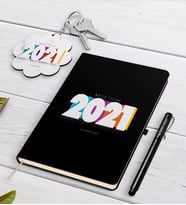 BK Gift Kişiye Özel 2024 Mutlu Yıllar Beyaz Defter Kalem ve Anahtarlık Hediye Seti-5 (Model 2)