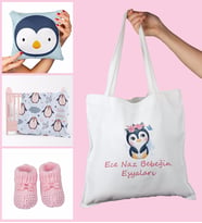 eJOYA Bebeklere Özel Çantasında Kişiye Özel Battaniye Yastık Ve Patik Bebek Hediye Seti 109841 (Pembe)