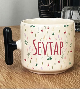 Kişiye Özel İsim Yazılı Hediye T Kupa Bardak Çiçek Desenli -6- (Siyah)