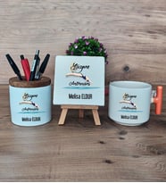 Kadın Yüzme Antrenörü Hediye Sepeti Kupa Bardak T Kulplu, Kalemlik ve Dekoratif Taş Kadın Yüzme Antrenörüne Hediye (Model 7)