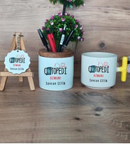 Ortopedi Uzmanı Hediye Sepeti Kupa Bardak T Kulplu, Kalemlik ve Anahtarlık Tıp Bayramı Hediyesi (Model 5)