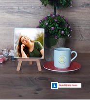 Baş Harf ve İsim Soyisim Fotoğraflı Dekoratif Taş, Ahşap Altlıklı Türk Kahvesi Fincanı Hediye (Model 8)