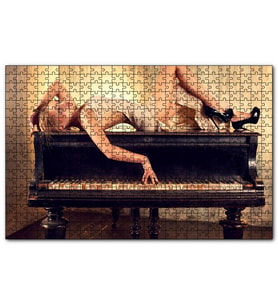 Cakapuzzle Piyano Üzerine Uzanmış Sarışın Kadın  Puzzle Yapboz MDF (Ahşap) (500 Parça)