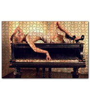 Cakapuzzle Piyano Üzerine Uzanmış Sarışın Kadın  Puzzle Yapboz MDF (Ahşap) (500 Parça)
