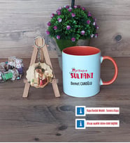 Mutfağın Sultanı Anneye Hediye Kupa Bardak Beyaz ve Fotoğraflı Ahşap Anahtarlık Hediye (Model 13)