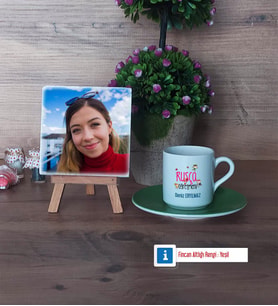 Rusça Öğretmeni Fotoğraflı Dekoratif Taş, Ahşap Altlıklı Türk Kahvesi Fincanı Hediye (Model 9)