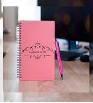 Kişiye Özel Pastel Renkli Ahşap Defter Kalem Seti 1 (Pembe)