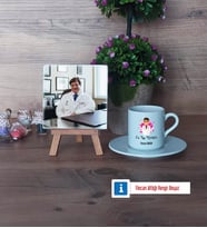 En İyi Doktor Fotoğraflı Dekoratif Taş, Ahşap Altlıklı Türk Kahvesi Fincanı Hediye (Model 2)