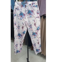 AKŞEN GİYİM BÜYÜK BEDEN KADIN YAZLIK PAMUKLU  KETEN  BOL  LİKRALI  BORU PAÇA  ÇİÇEK DESENLİ TASARIM  PANTOLON (Beyaz - Mavi) (Beyaz-Mavi)