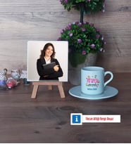 Arapça Öğretmeni Fotoğraflı Dekoratif Taş, Ahşap Altlıklı Türk Kahvesi Fincanı Hediye (Model 2)