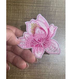 8X8 CM ÜTÜ İLE YAPIŞAN LOTUS ÇİÇEĞİ NAKIŞ İŞLEME YAMA ARMA APLİKE (Pembe)