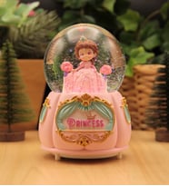 Prenses Temalı Büyük Boy Püskürtmeli Işıklı ve Müzikli Kar Küresi (Pembe)