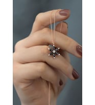 925 ayar Gümüş zincirli Rose Altın kaplamalı Zirkon taşlı Lotus Kamelya Çiçeği kolye (Siyah)