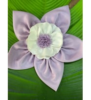 SATEN TOMURCUKLU ÇİÇEK BROŞ GİYİM YAKA ABİYE ASESUARI 22 CM (Lila)