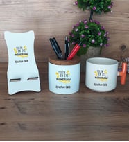 Mühendisler Günü Hediyesi Hediye Sepeti Kupa Bardak T Kulplu, Kalemlik ve Ahşap Telefon Standı Yılın En İyi Mühendisi Mühendise Hediye (Model 7)