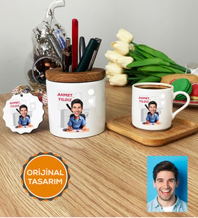 Kişiye Özel Karikatürlü Diş Hekimi Hediye Seti Türk Kahvesi Fincanı, Kalemlik, Anahtarlık Erkek Diş Hekimine Tıp Bayramı Hediyesi (Ahşap)
