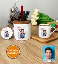 Kişiye Özel Karikatürlü Diş Hekimi Hediye Seti Türk Kahvesi Fincanı, Kalemlik, Anahtarlık Erkek Diş Hekimine Tıp Bayramı Hediyesi (Ahşap)