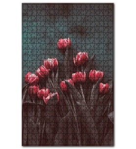 Cakapuzzle Kırmızı Laleler Eskitilmiş Yeşil Arkaplan Puzzle Yapboz MDF (Ahşap) (500 Parça)
