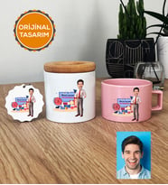 Kişiye Özel Karikatürlü İngilizce Öğretmeni Hediye Seti Pastel Fincan, Kalemlik, Anahtarlık Erkek İngilizce Öğretmenine Öğretmenler Günü Hediyesi (Pembe)