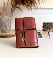 Mobgift Kişiye Özel Yaprak Tasarımlı Retro Deri Defter + Kalem Hediyeli (Açık Kahverengi)