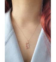 925 Ayar Gümüş Beyaz Taşlı Kalpli Kedili Gümüş Kolye (Rose)