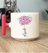Kişiye Özel Gül ve İsim Yazılı Hediye T Kupa Bardak Çiçek Desenli (Pembe)