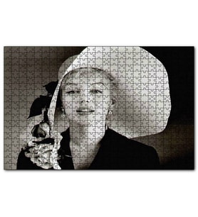 Cakapuzzle Marilyn Monroe Güllü Beyaz Şapkası Gülümsemesi  Puzzle Yapboz MDF (Ahşap) (500 Parça)