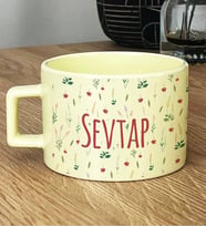 Kişiye Özel İsim Yazılı Hediye Pastel Fincan Çiçek Desenli -6- (Sarı)