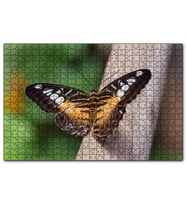 Cakapuzzle  Ağaç Üzerinde Sarı Siyah Kelebek  Puzzle Yapboz MDF (Ahşap) (500 Parça)