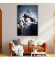 Metal Çerçeveli Temperli Cam Tablo Takım Elbiseli Atatürk (Gümüş)