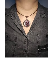 Motif İşlemeli Kanaviçe Kolye ( 3 Renk ) (Bordo)