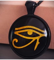 Siyah Metal Üzerine  Cam Kabartma Antik Mısır  /   Horus / Ra Göz Kolye (Siyah)