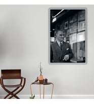 Metal Çerçeveli Cam Tablo Atatürk ve Siyah Beyaz Fotoğrafları (Gümüş)