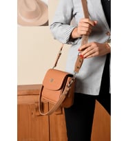 Just Polo Yeni Sezon Kolon Askılı 4 Bölmeli Kadın Omuz Çantası 21x16cm PBU2174 (Taba)