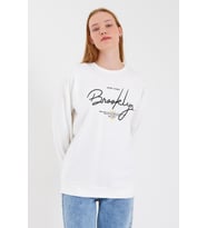 Kadın Bisiklet Yaka Oversize Fit El Yazılı Brooklyn İnce Sweatshirt SPR23SWK331 (Ekru)