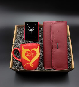 Sevgililer Gününe Özel, Kalpli Love Baskılı Kırmızı Kupa & Gümüş Kaplama Melek Kolye & Kırmızı Kadın Cüzdanı Hediye Seti (Model 2)