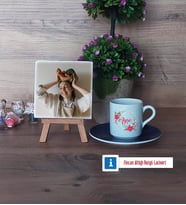 İsme Özel Doğum Günü Hediyesi Fotoğraflı Dekoratif Taş, Ahşap Altlıklı Türk Kahvesi Fincanı Hediye (Model 4)