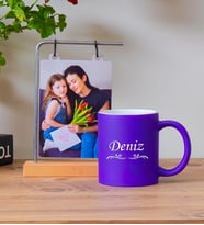 Kişiye Özel Ahşap Standlı Fotoğraflı Çerçevesi & Renkli Kupa Bardak Model no:875 (Mor)