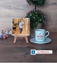 Diş Hekimi Asistanı Fotoğraflı Dekoratif Taş, Ahşap Altlıklı Türk Kahvesi Fincanı Hediye Diş Hekimi Asistanına Hediye (Model 2)