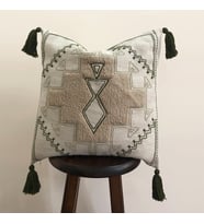 Deco Design Püsküllü El Yapımı Punch Işi Etnik Desen Dekoratif Kırlent Kılıfı (Haki-Yeşil)