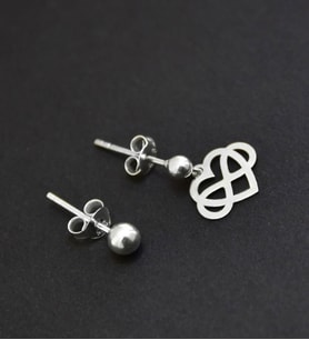 Papatya Silver 925 Ayar Gümüş Kalp Sonsuzluk Model Çivili Kadın Top Küpe (Gümüş)