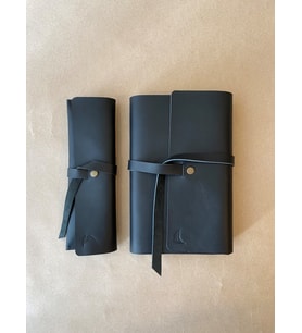 ALESTA LEATHER İsme Özel El Yapımı Hakiki Deri 2'li Hediye Seti - Kitap/Ajanda Kılıfı ve Kalemlik (Siyah)