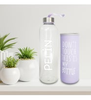Kişiye Özel İsimli Renkli Kılıflı Cam Su Şişesi 750 ml (Lila)