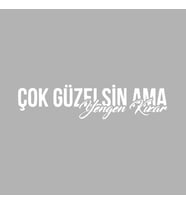 Çok Güzelsin Ama Yengen Kızar Araba Sticker siyah 16x4 CM (Beyaz)